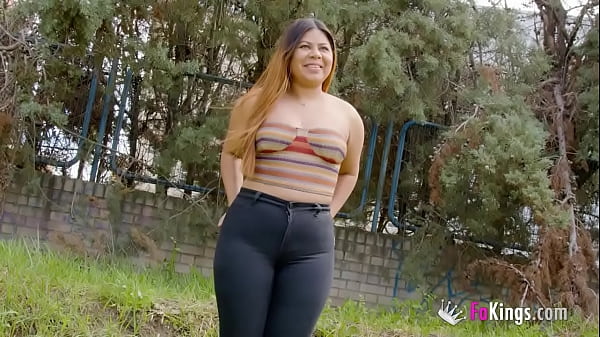 Yiyi, the queen of her neighbourhood! She loves showing herself