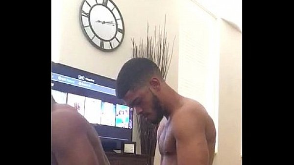 Dois amigos transando