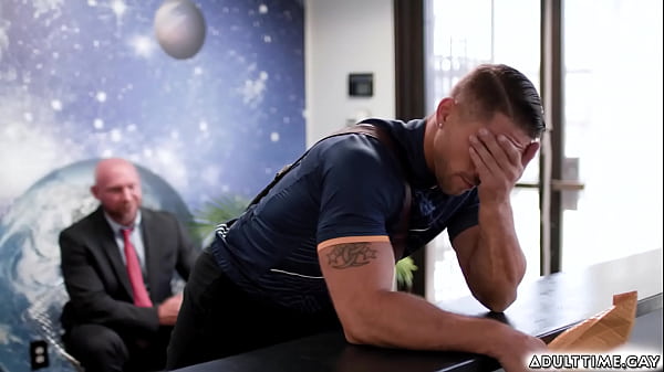 The look on Killian Knox's face as his ass gets impaled in this scene is fucking priceless! His eyes almost pops! 