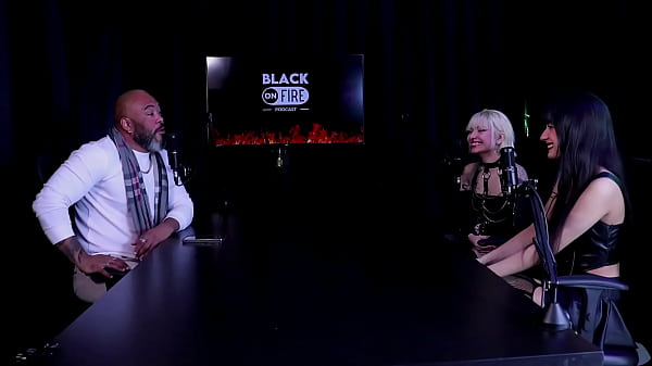 Contou como se conheceram, gosta de inovar com roupas e brinquedinhos, e a hist&oacute;ria triste com anal... - Nath Wolowski & Waifus Juice (WATCH ON: SHEER/RED)