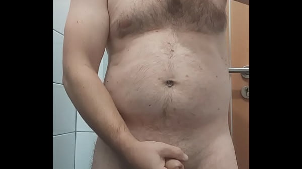 Imi place foarte mult sa ma masturbez la webcam si sa imi beau pisatul si sperma! I really like to masturbate on the webcam and drink my piss and cum!