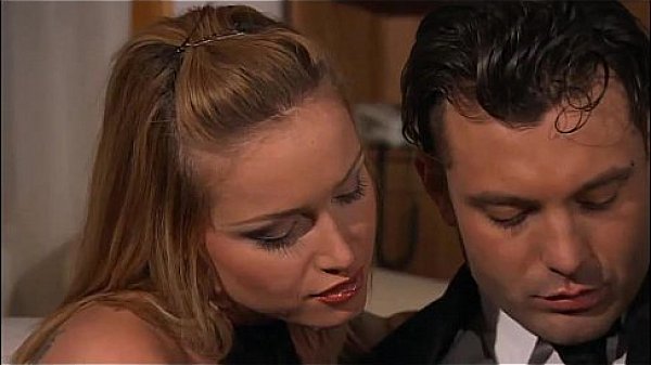 She's so sexy when she moves her ass!