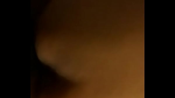 Me coji por el culo a mama de una amiga. Ella me la present&oacute;.