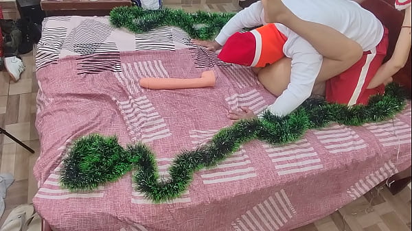 Mamando co&ntilde;o y culo por Navidad a mi culona madrastra.  