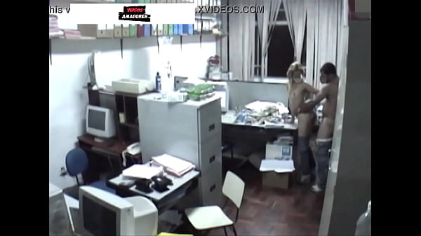 C&acirc;mera de seguran&ccedil;a filma loira gostosa fodendo com colega em escrit&oacute;rio de contabilidade