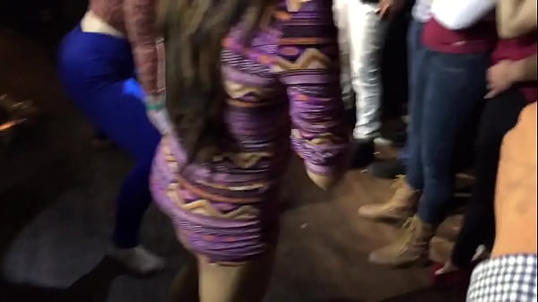 Teen shakes that ass on my dick