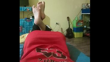 Este video muestra todas las fotos que me saqu&eacute; con pantalones largos y sueltos siento que mis pies se ven lindos as&iacute; 