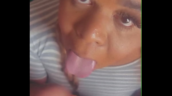 BlowjobqueenTs - Travesti gulosa boqueteira Mamando filho da vizinha