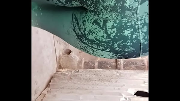 Culo sabroso en calza  