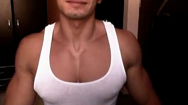 Luke Posing His Muscle on Cam