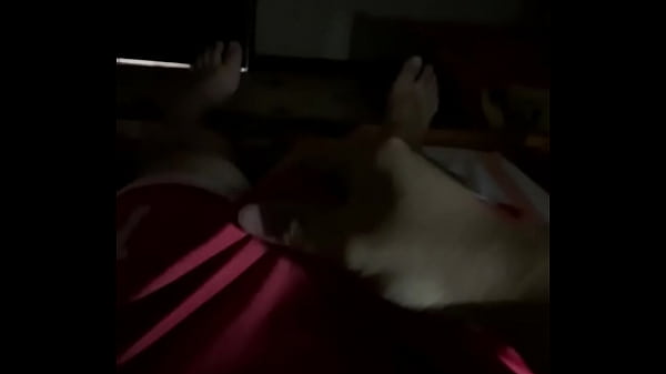 R&ecirc;n v&igrave; qu&aacute; nứng cặc