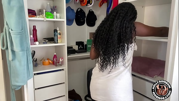 FIQUEI DE TOALHA AT&Eacute; MEU COLEGA DE QUARTO ME ACHAR NO CLOSET | COMPLETO NO RED