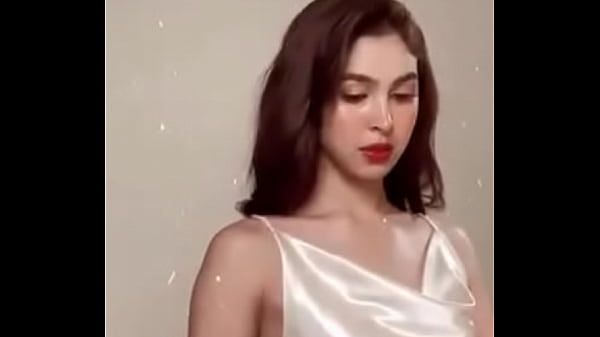Julia baretto sexy artist  