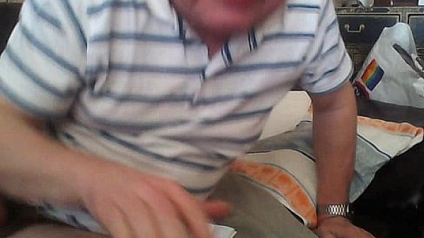 Tueffis Samen spritzt beim Wichsen 02