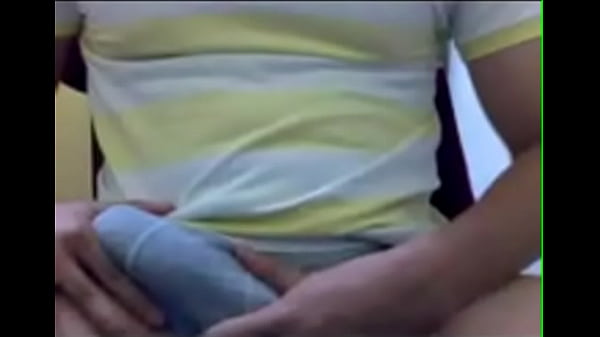 Socando uma bronha e falando putaria