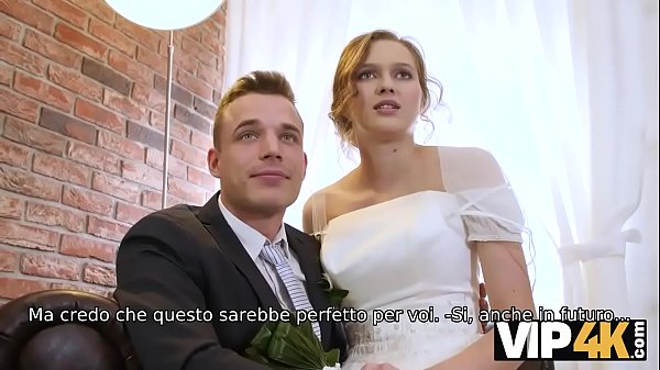 VIP4K. La bellezza in abito da sposa succhia il cazzo dello sconosciuto e si fa scopare