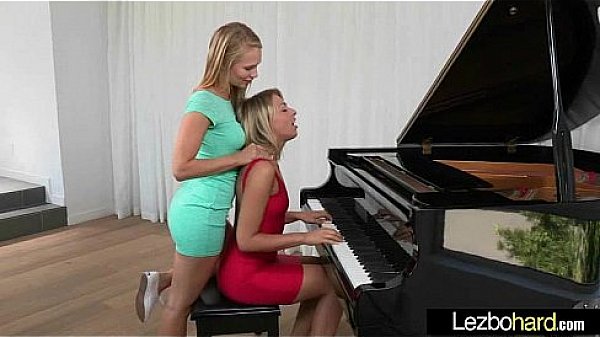 Hot Sex Between Horny Lez Girls Playing On Cam vid-19