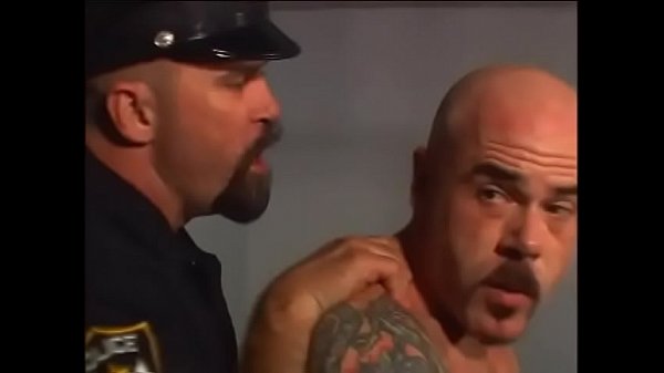 cop fucks gay prisoner