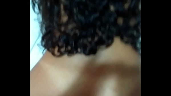 moreninha novinha rebolando de quatro  