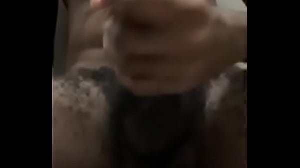 Adoro mexer no meu mamilo enquanto umazinha. E voc&ecirc;s? Pra galera que curte matagal de macho preto. 