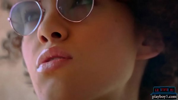 Ebony MILF babe stripping outdoor in a windy place