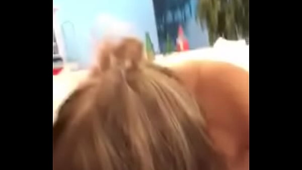 Pagando gulosa em hidromassagem