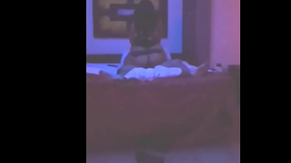 Mujer le es infiel a su esposo  