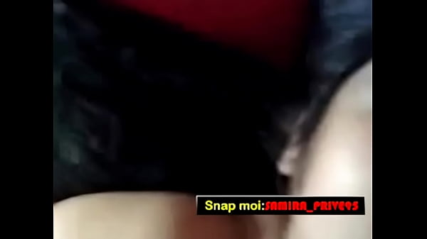 Samia grosse pute mouille comme une truie