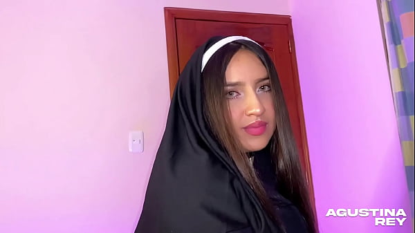 Monjita culona cuida de mi pero no soporta las ganas de follar conmigo y lo hacemos muy rico