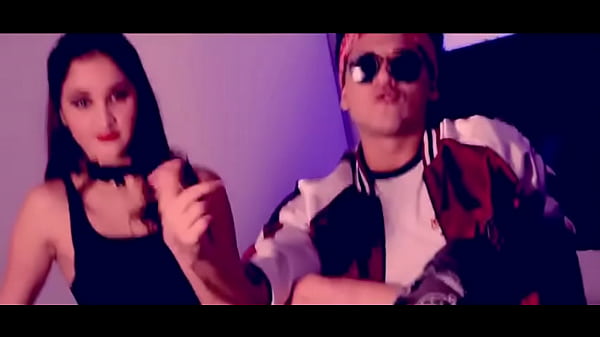 Este peruano canta demasiado bien  