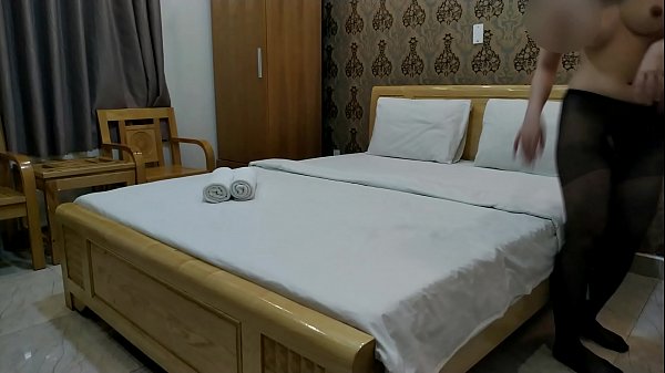 Lừa Đồng Nghiệp Sắp Lấy Chồng 1 Xuất V&agrave;o Bi&ecirc;n Chế Đi Địt Một Đ&ecirc;m