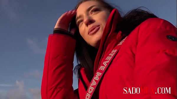 woman in the park agrees to fuck with a stranger in exchange for money  