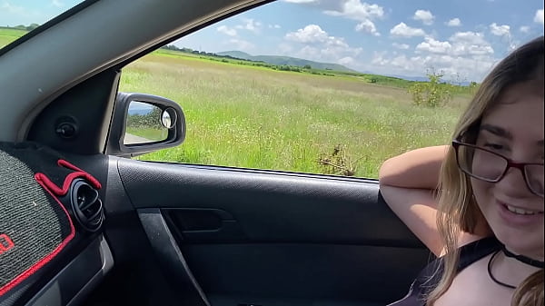 Teen lost in the road asking for a car ride