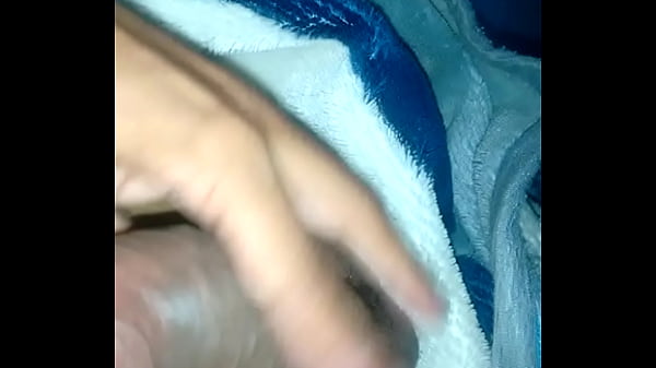 Novinho batendo uma antes de dormir 