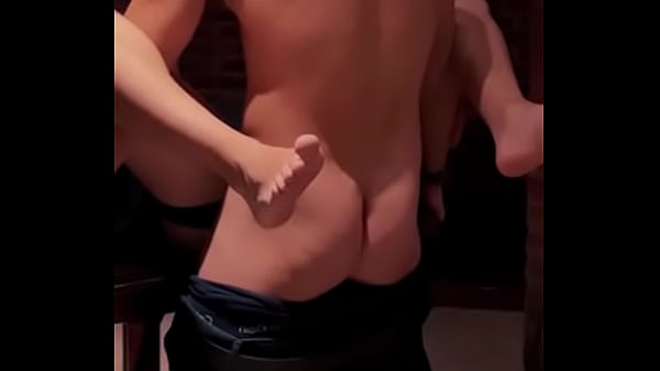 DEPSUES DE UNA TARDE DE PELICULAS ME FOLLO A MI AMIGO GAY POR PRIMERA VEZ