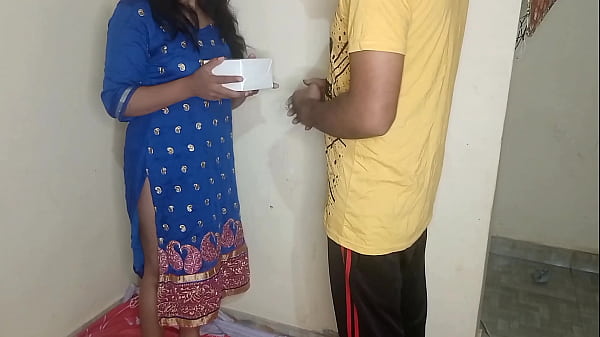 डिलीवरी बॉय के साथ चुदाई किया क्योंकि मेरे पास कैश नहीं था  