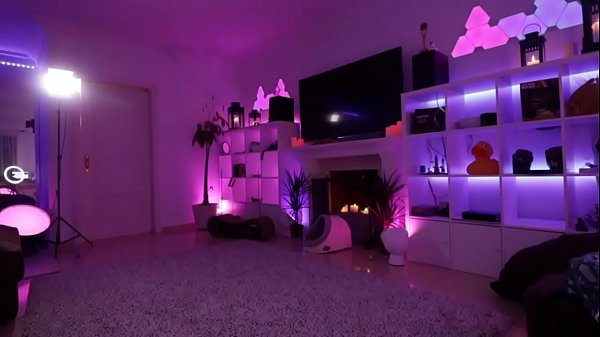 Sexy girl with an amazing body posing streaming | webcumgirls.com