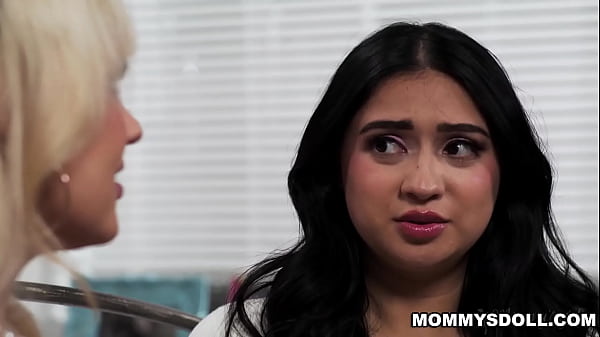 Ophelia Purr getting turned on while getting some spanking from Jessica Ryan  