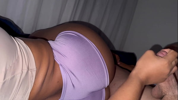 Safada n&atilde;o deixa o padrasto gozar fora