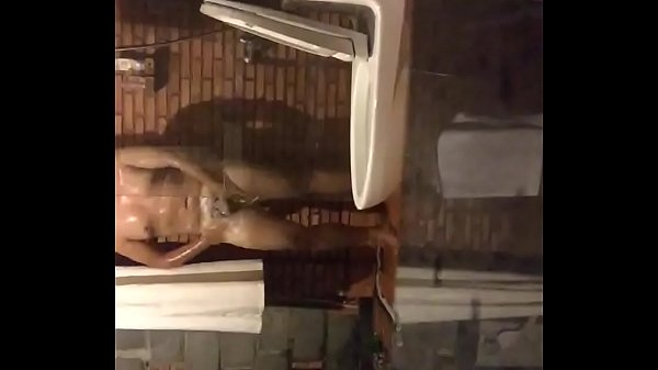 Take shower &aacute;t night  