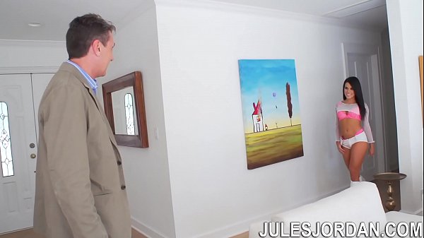 Dark haired horny slut fucking  