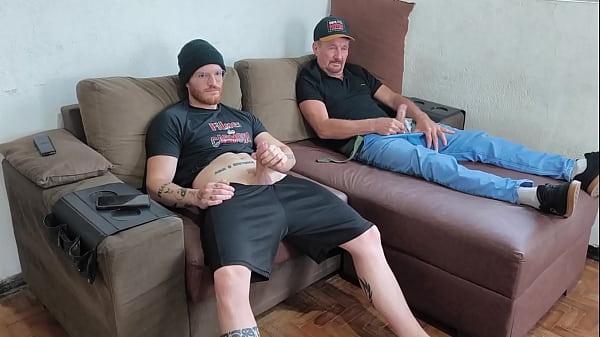 Carmona bate uma punheta com o pai da Andressa Urach 