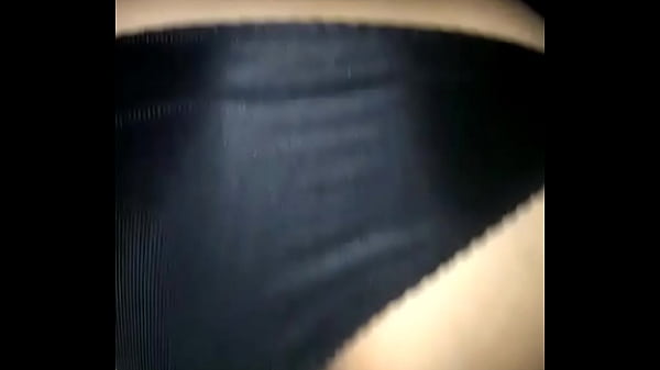 Mi esposa con trusa negra