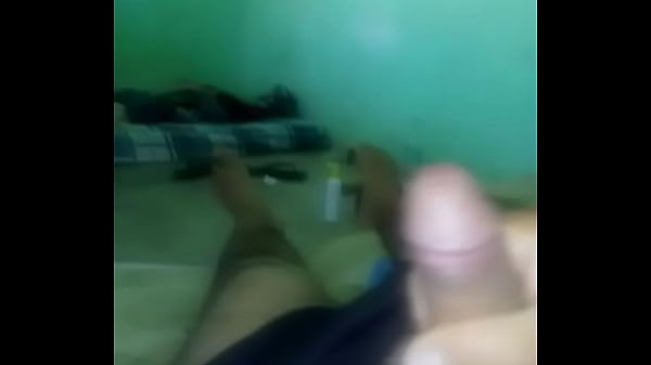 Jalando la berga en mi casa cuando.estoy solo