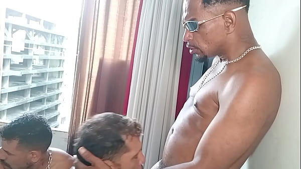 Tr&ecirc;s dotadoes se pegando gostoso 