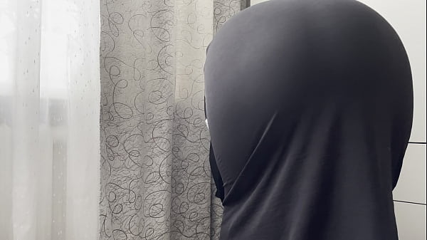 Friend's Arab wife showed her ass and pussy on camera  