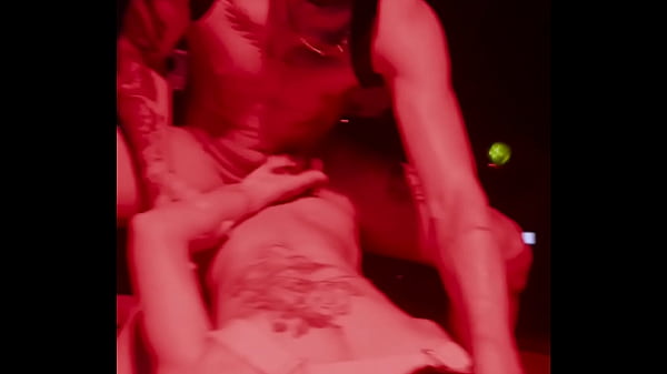 Fodendo ao vivo na balada 