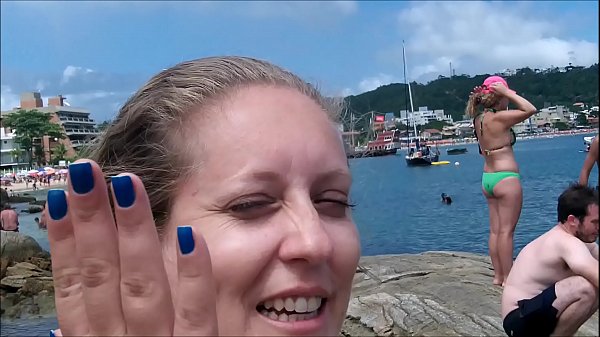 Bucear en la playa de Bombinhas en SC al sur de Brasil  