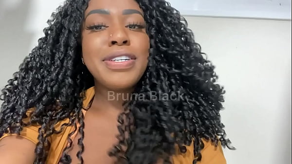 Joi - Cheia de tes&atilde;o toquei uma Siririca bem gostoso e gozei muito esguichando.