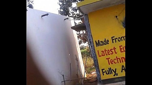 Indian men pissing madda1